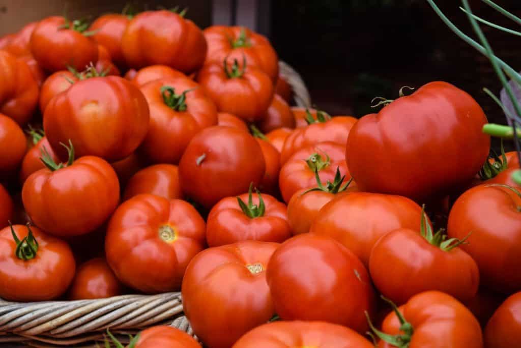 (愈紅、愈成熟的番茄含有的茄紅素量愈高，而茄紅素一直都被視為是攝護腺保養的聖品之一。圖片來源：Unsplash。)